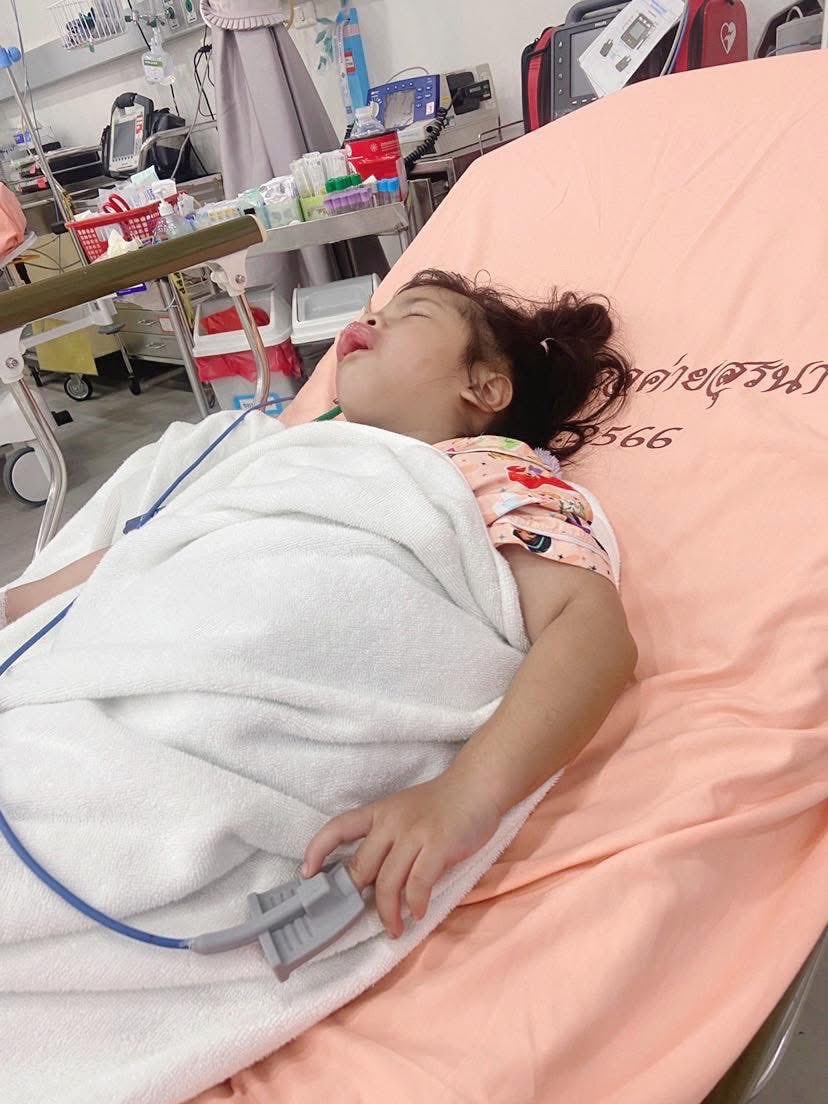 girl bitten centipede