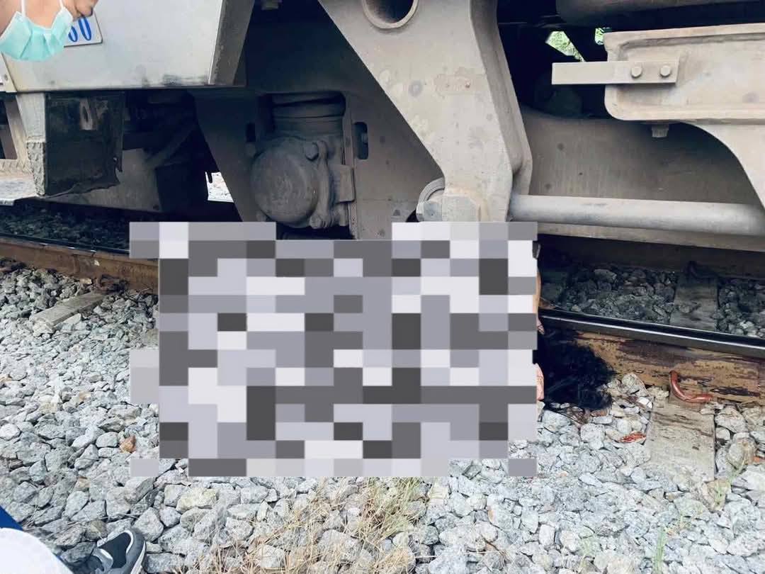 worker run over train