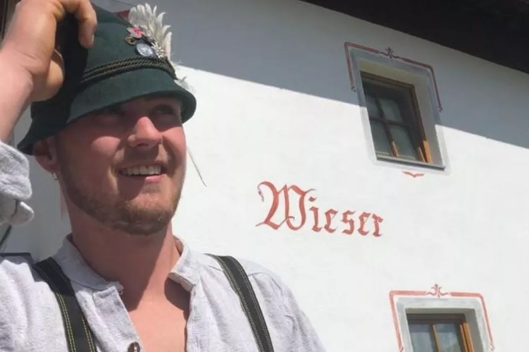 lumberjack beheaded himself chainsaw