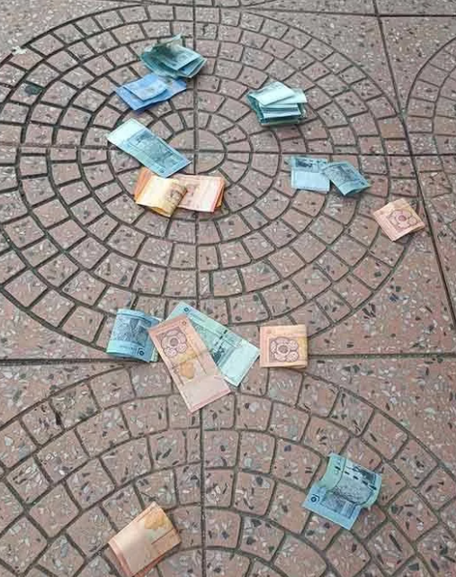 man returned cash owner