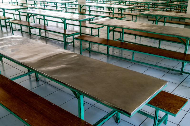 cleaner molests girl