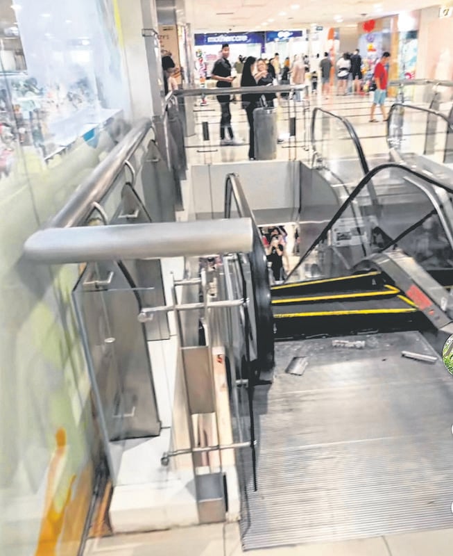 escalator bulges stroller wheels (1)