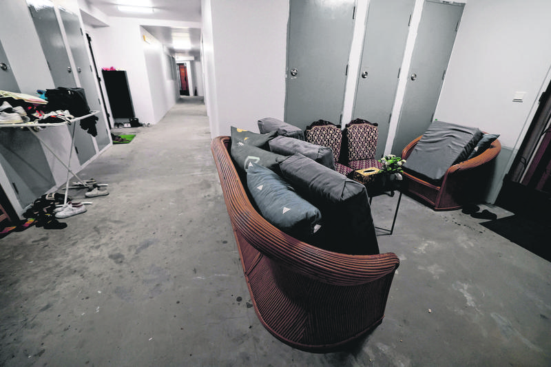 slashing victim knife