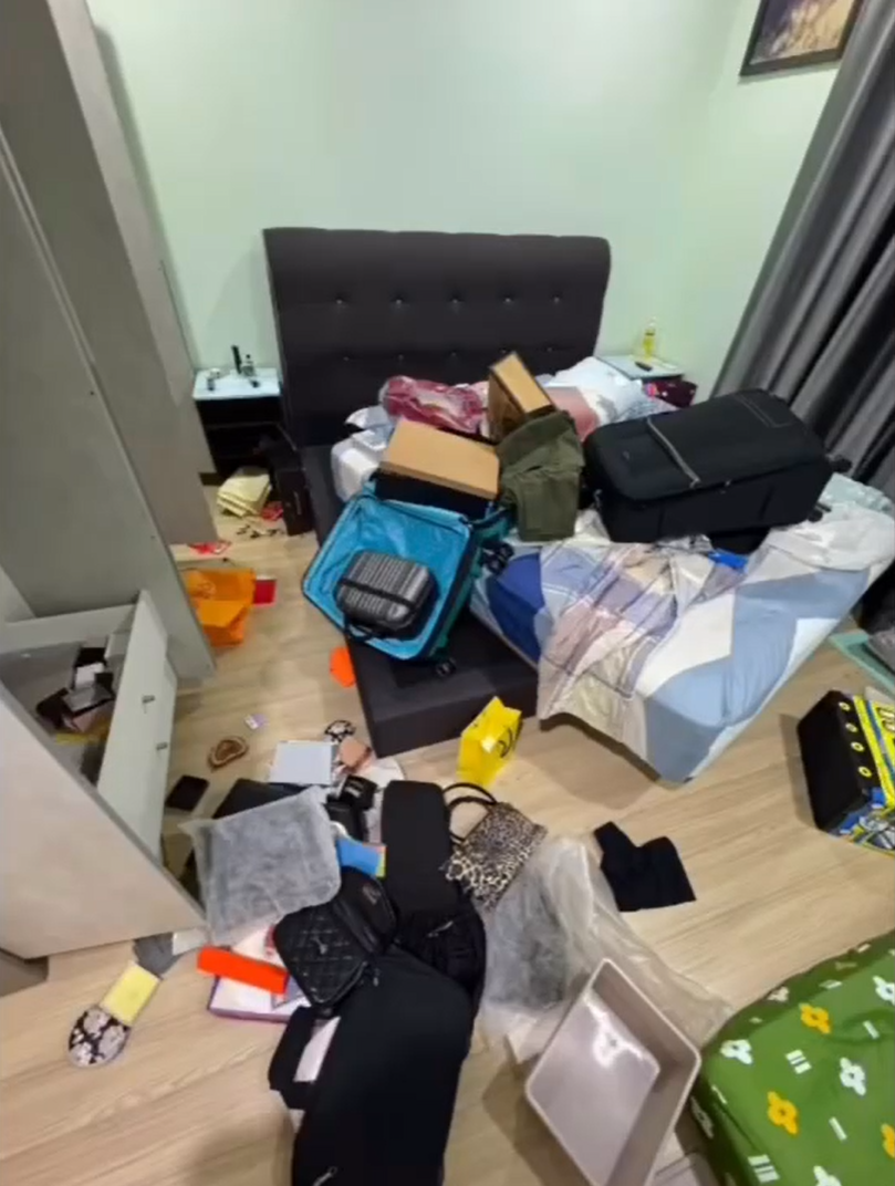 men pretend police rob (2)