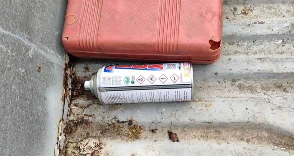 painted kerb food stall spray