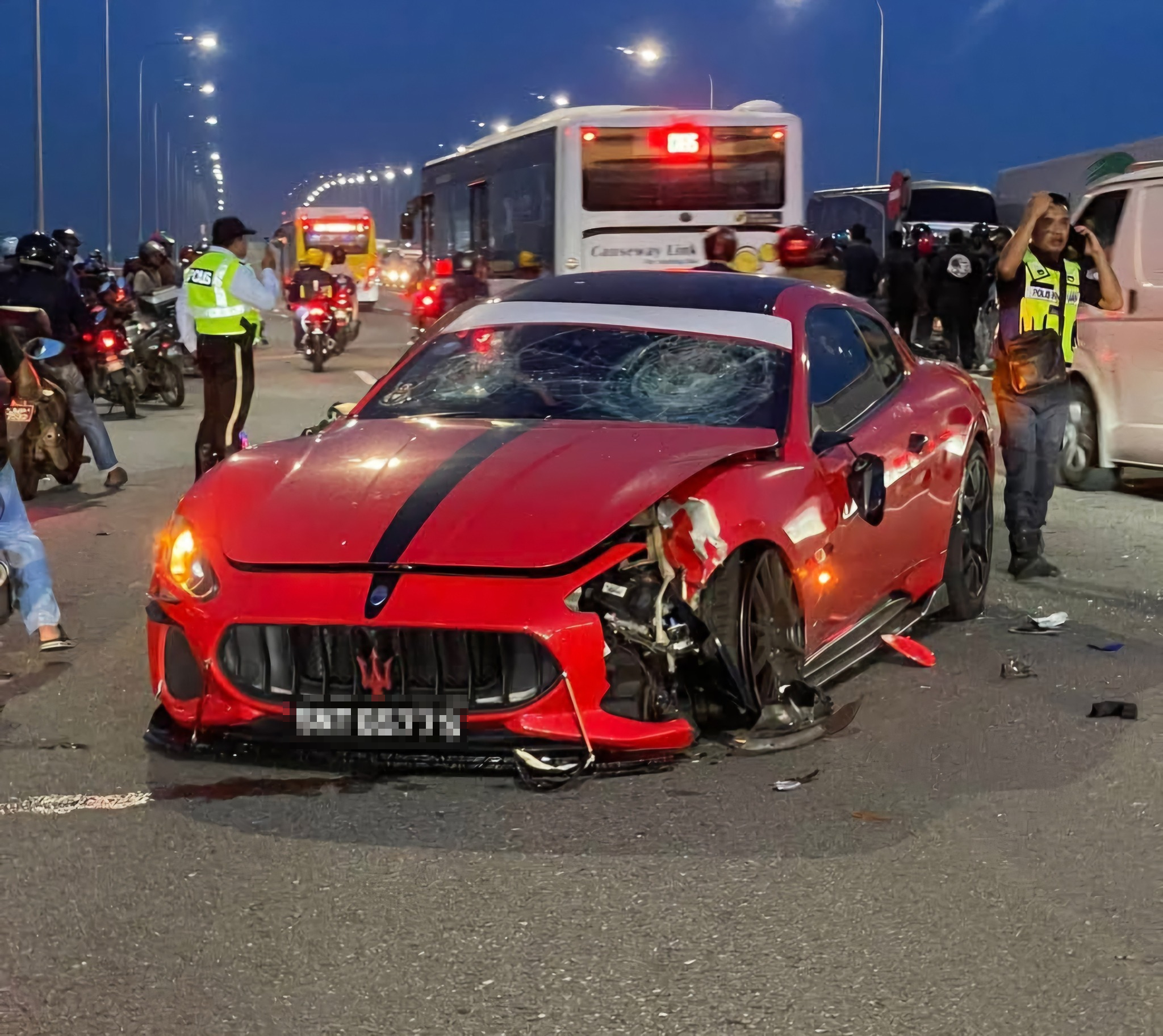 maserati second link accident