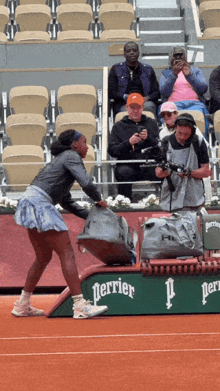 tennis player forgets rackets showing