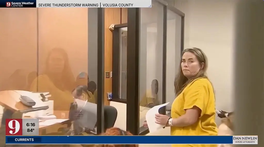 woman child miss piggy court