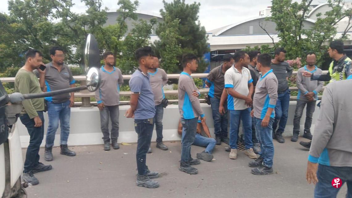 migrant workers lorry aye