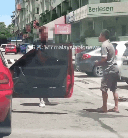 motorcyclist punches kicks car driver (1)