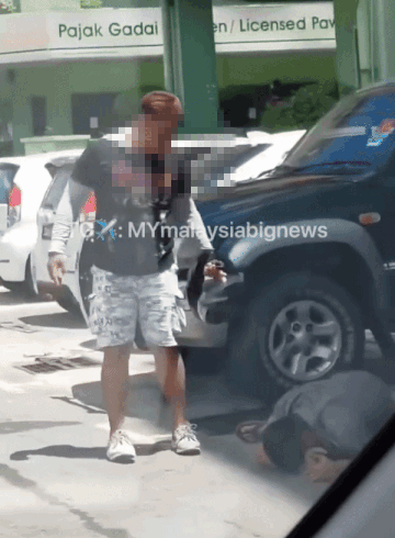 motorcyclist punches kicks car driver (2)