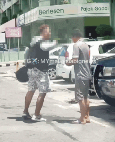 motorcyclist punches kicks car driver (3)