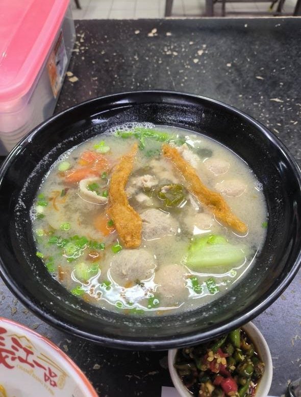 woman paid meal malaysia tourist china 