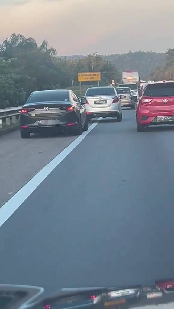 singapore car emergency lane