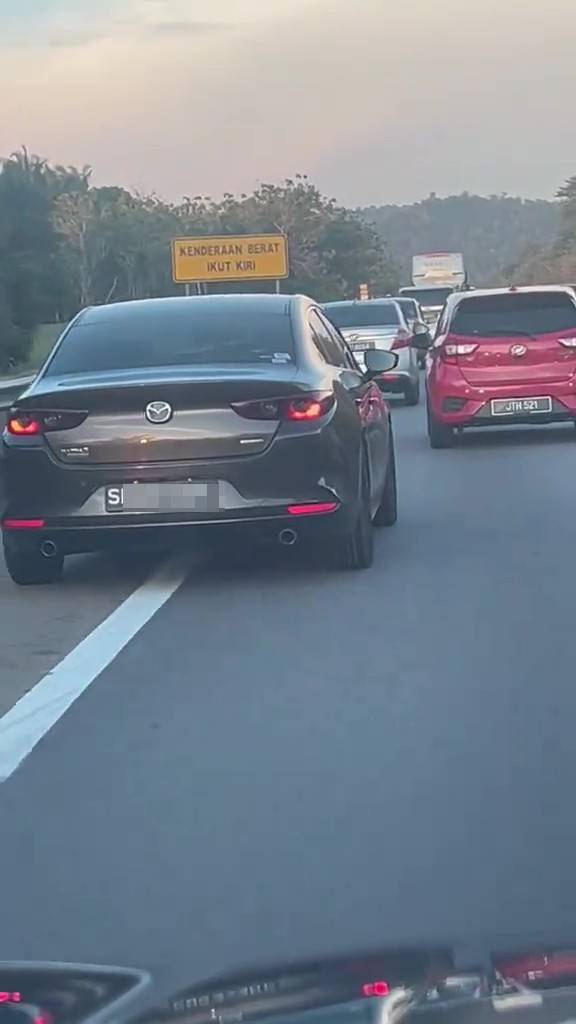 singapore car emergency lane