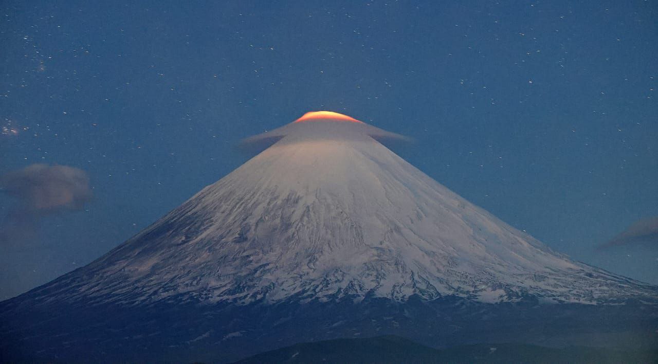 Volcano erupts kamchatka (1)