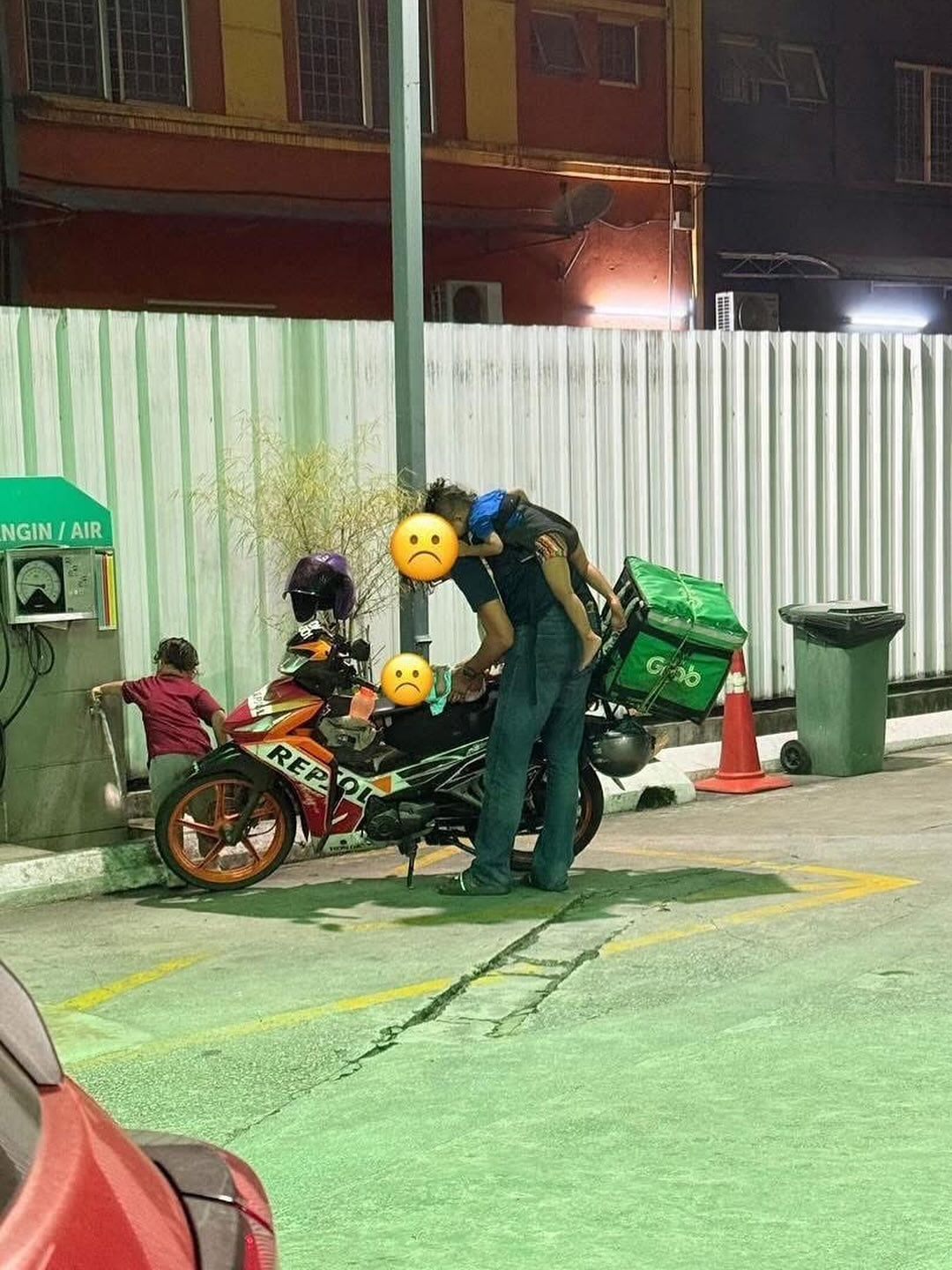 delivery rider diaper changing