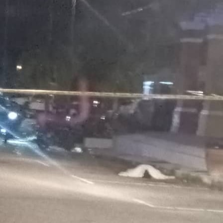 man beaten flashing genitals (1)