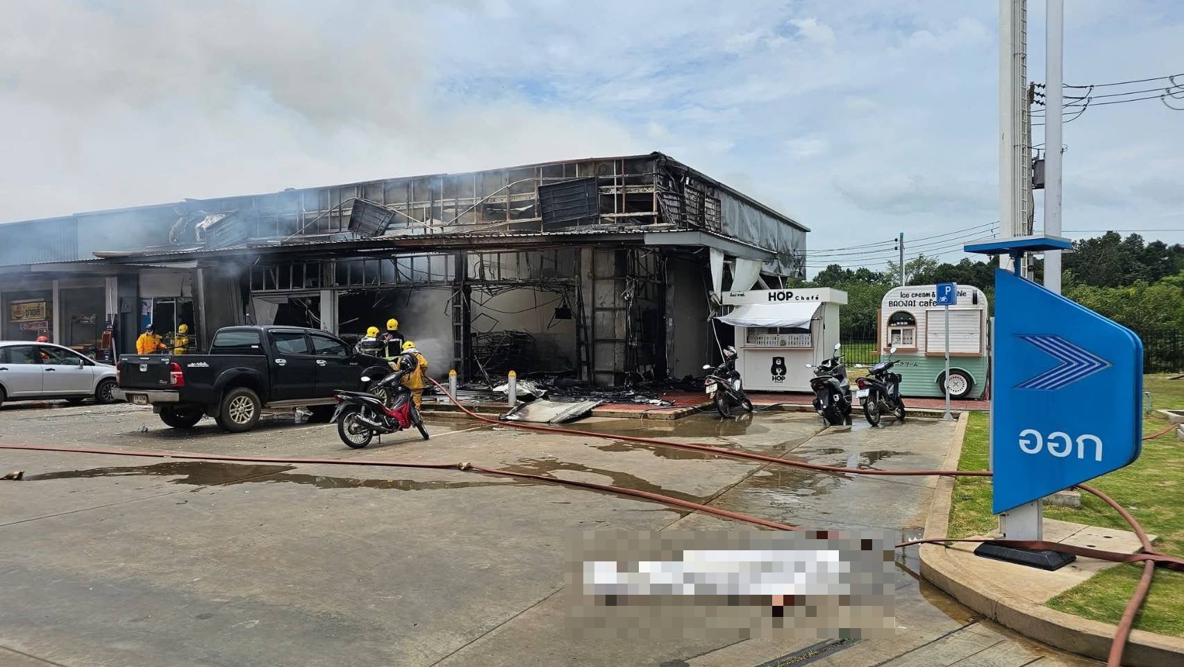 people killed thailand cambodia gas station