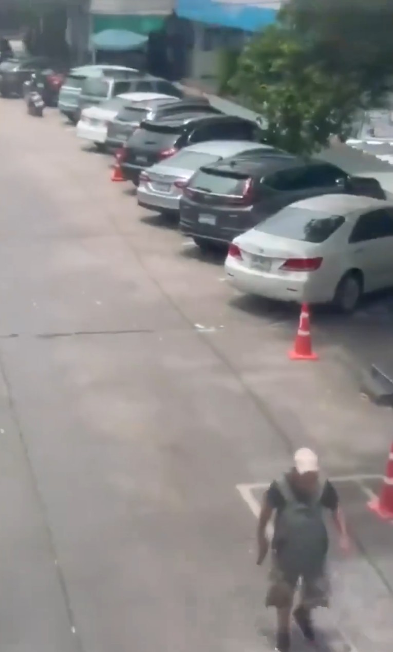 gunman bangkok market