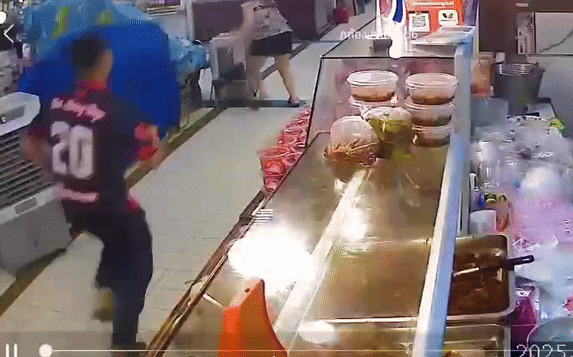 gunman bangkok market