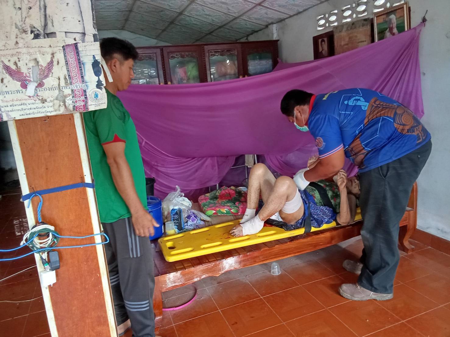 man shotgun bedridden mother