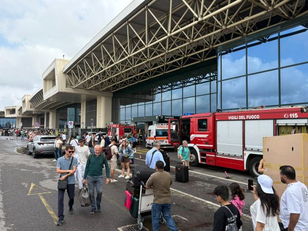 man fire italy airport