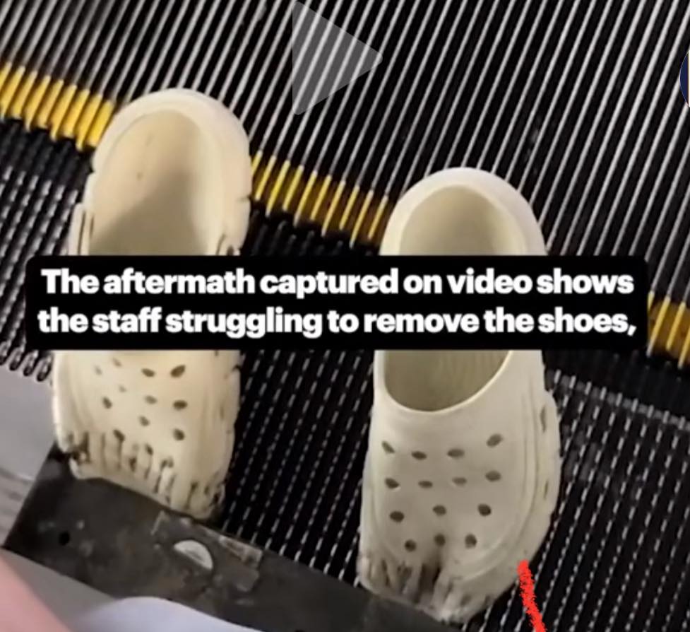 boy sandals escalator (1)