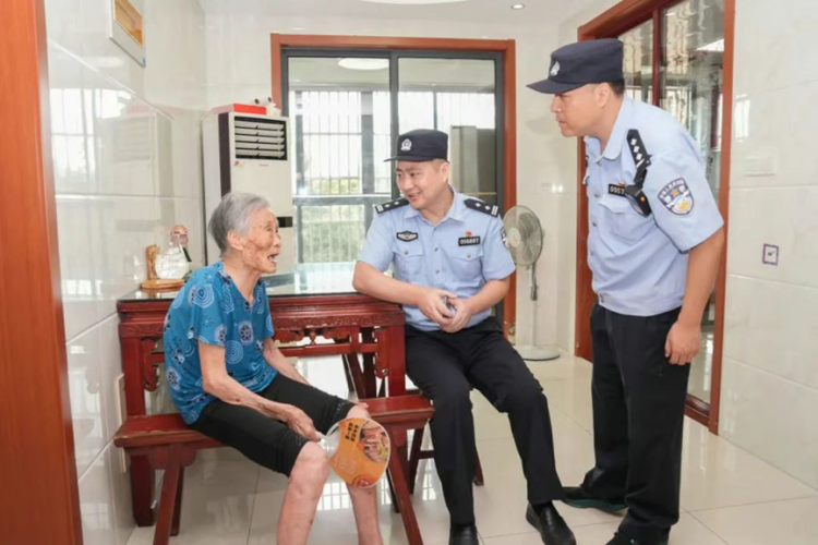 centenarian sisters (2)