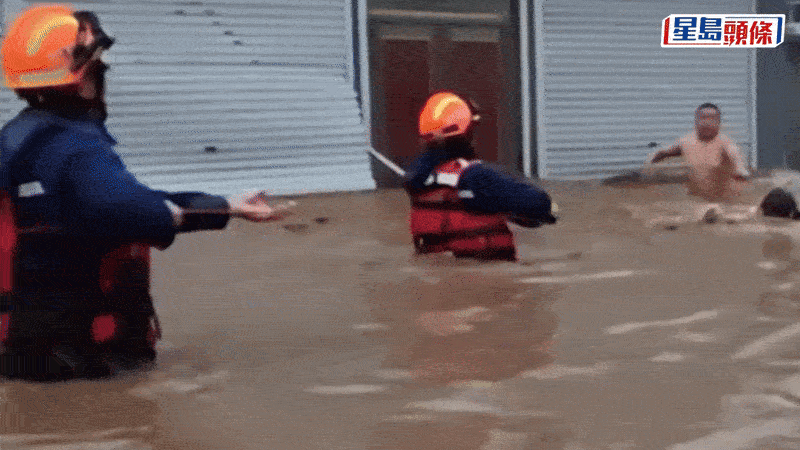 husband rescuers save wife shoo