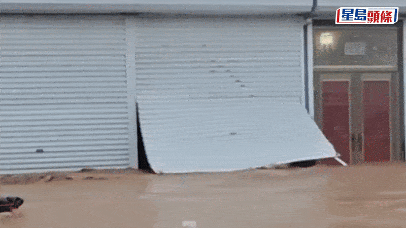 husband rescuers save wife ring