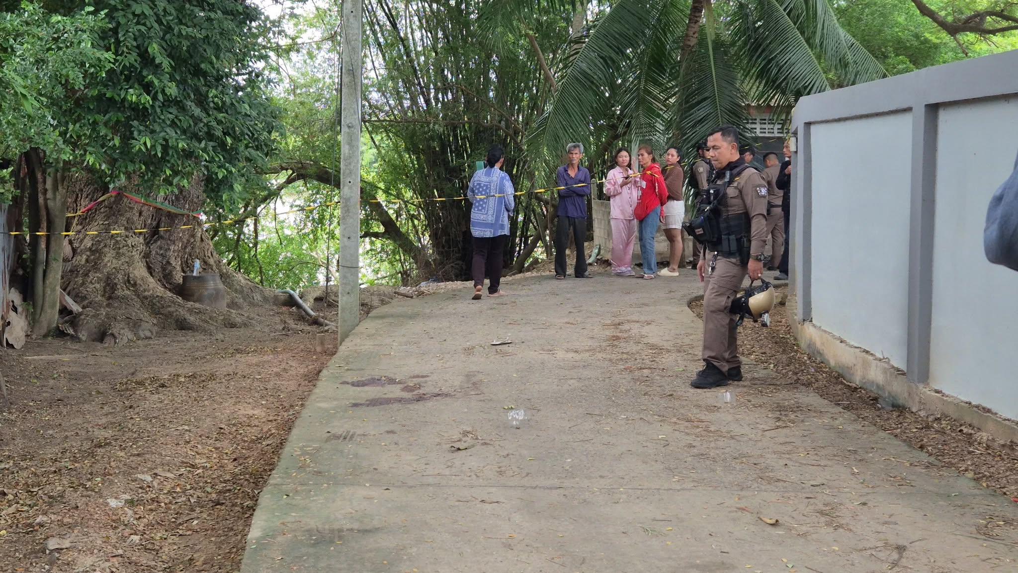 man chasing police shot