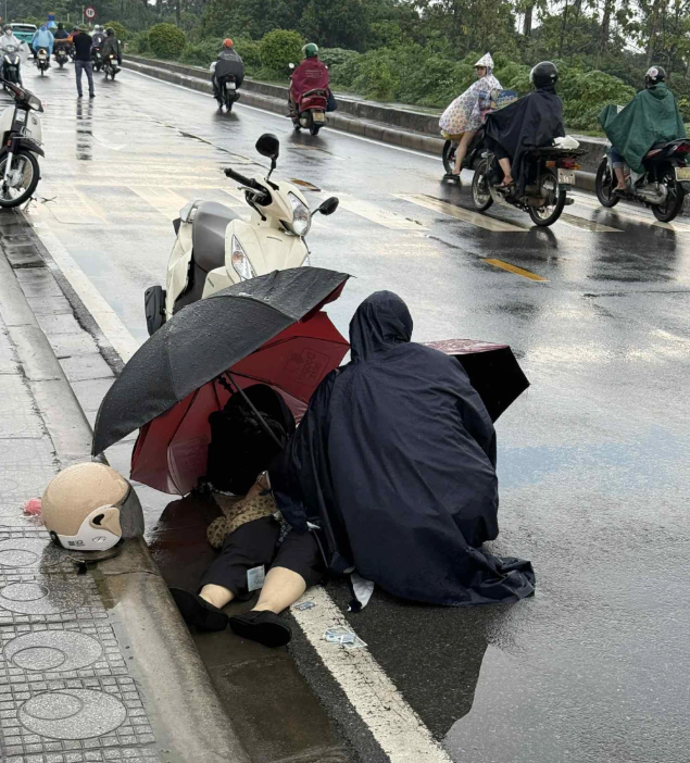 woman lightning vietnam