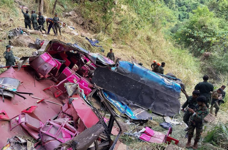 sri lanka bus plunged