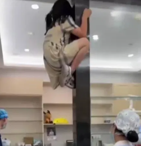 girl door frame clinic