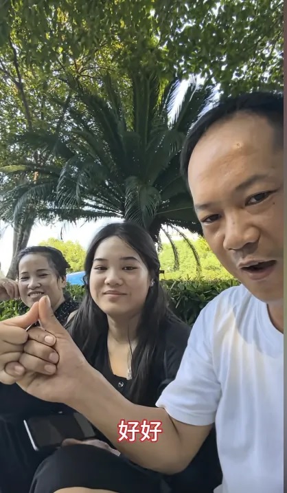 dad pays daughter texts pinky