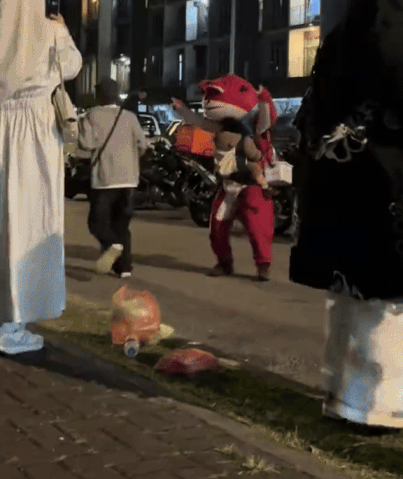 father frog night market (1)