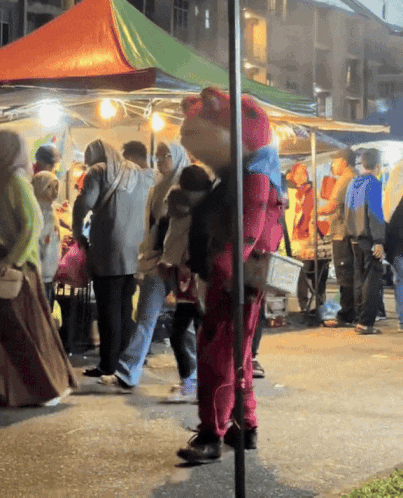 father frog night market (2)