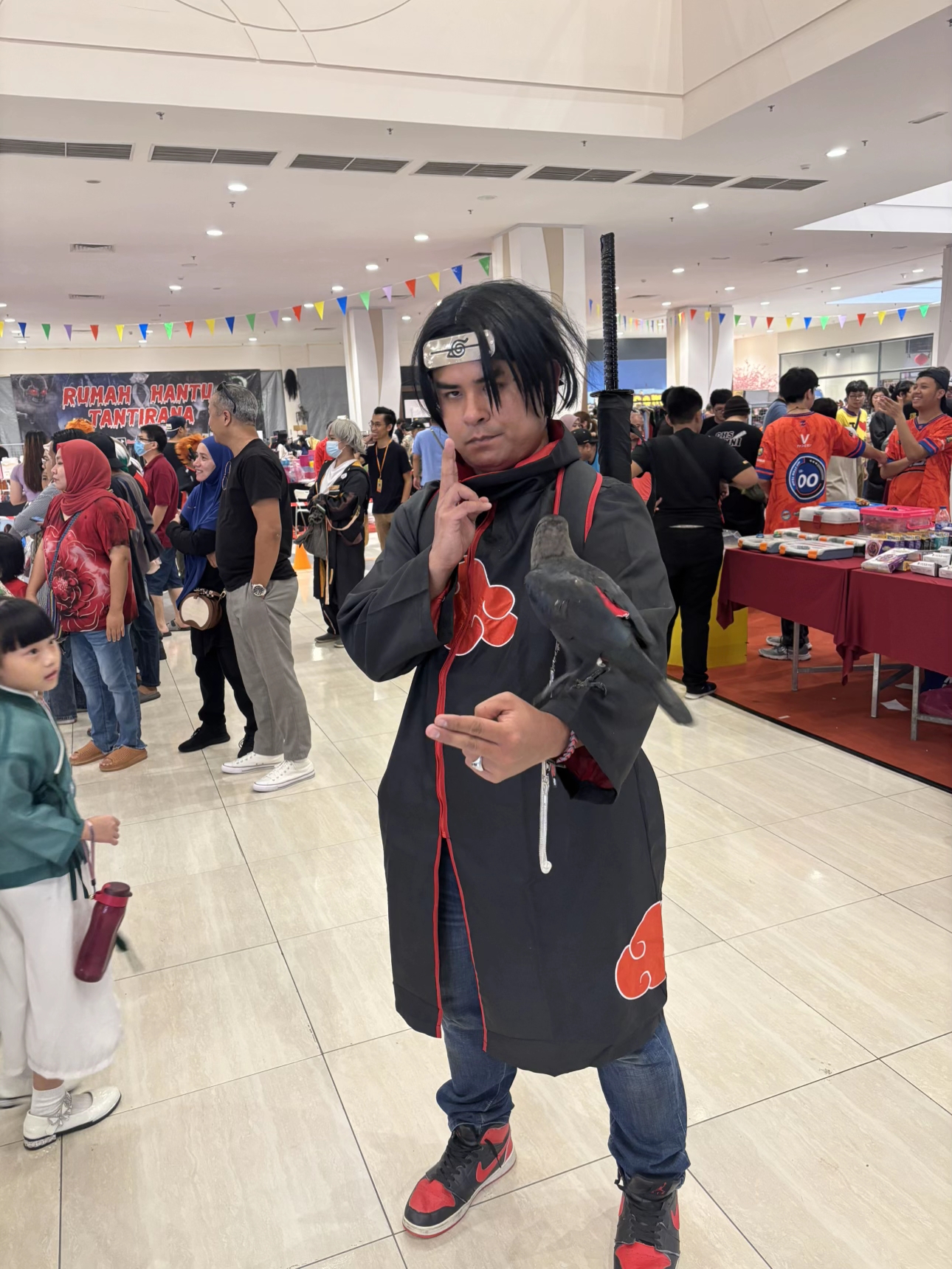 itachi crows shoulders