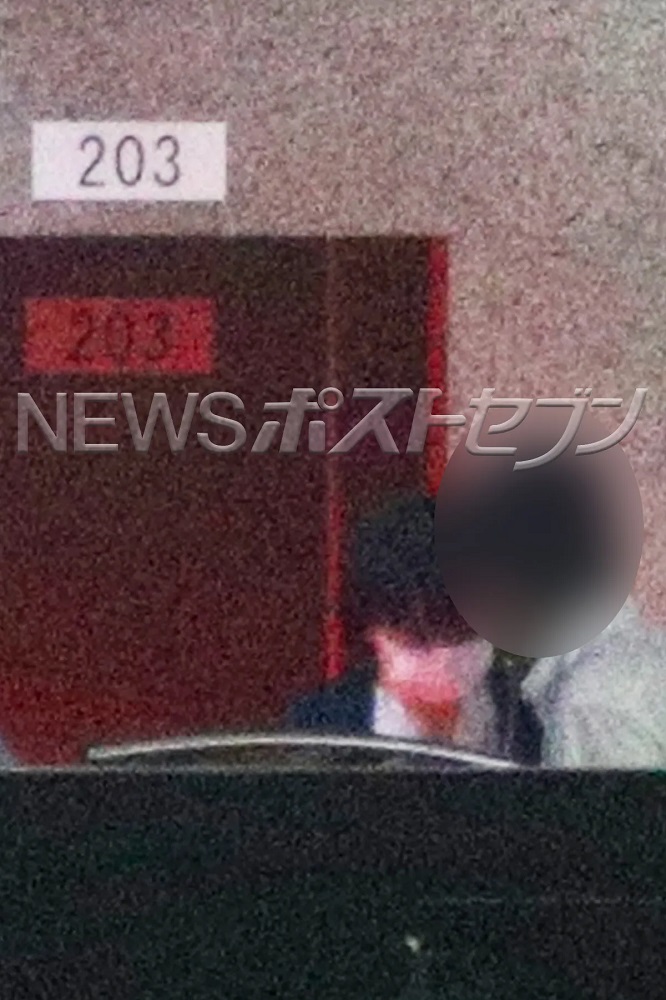 mayor love hotel subordinate photo