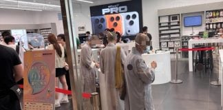 monks iphone 17 taiwan (1)