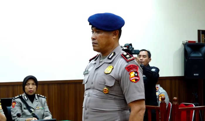 policeman tears delivery rider hearing