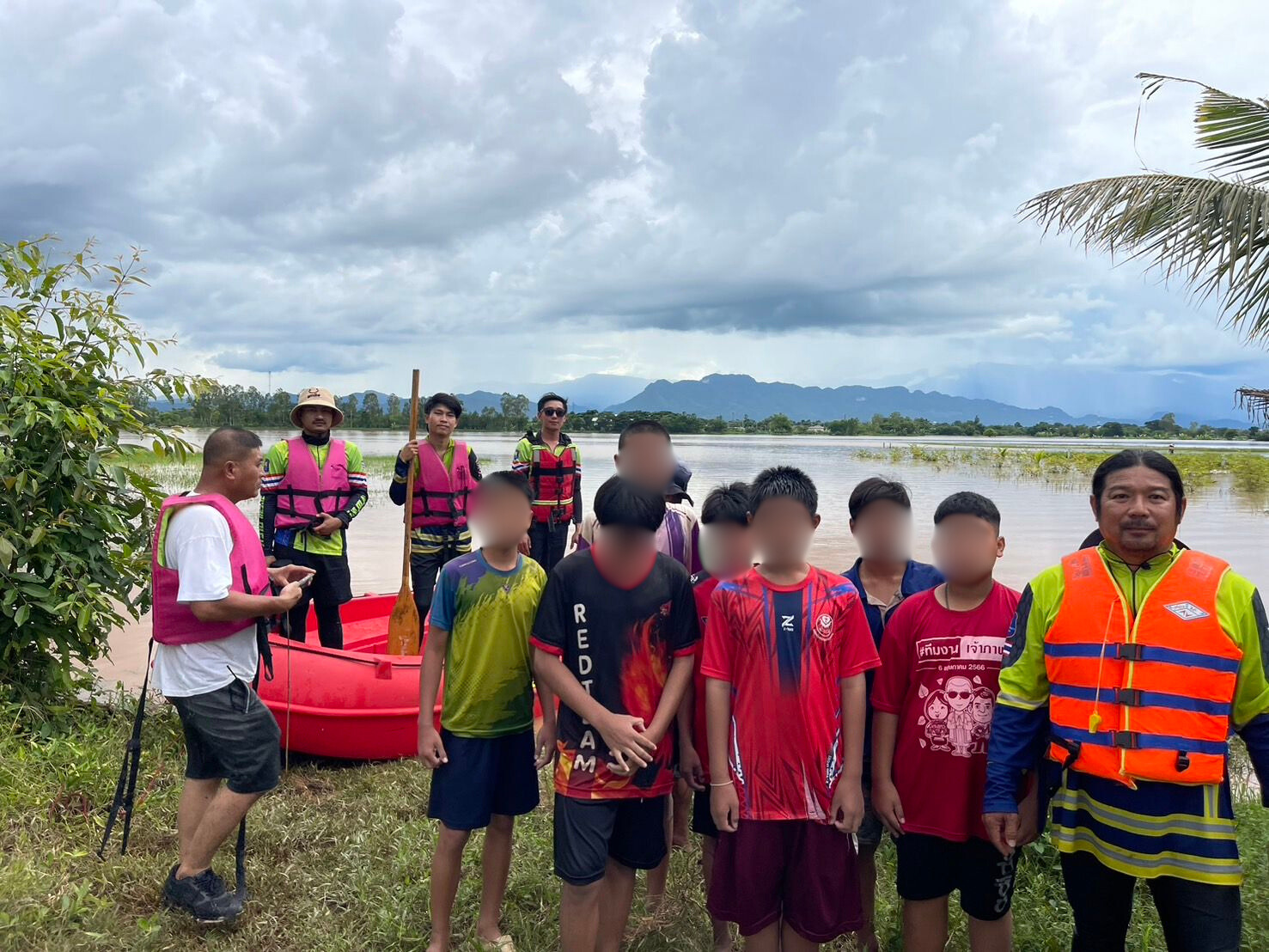 rescue for friends flood (2)