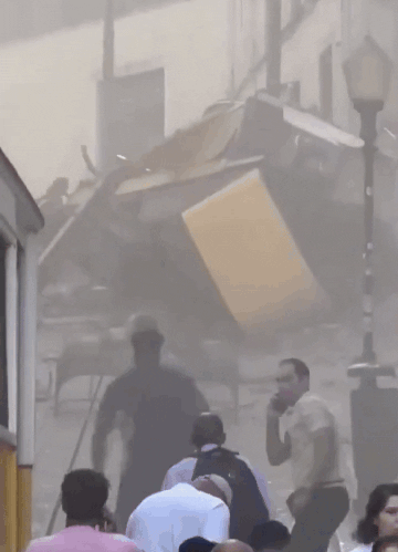 tram lisbon crashes gloria funicular