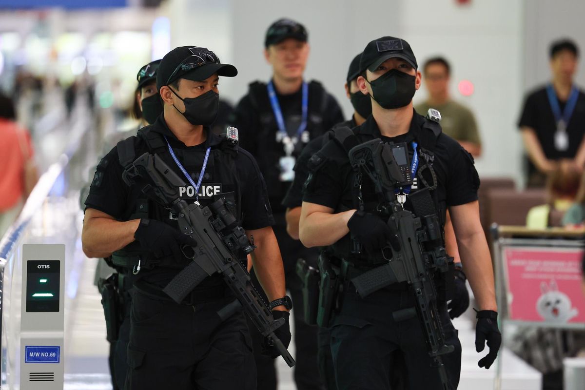 south korean woman cambodia-vietnam