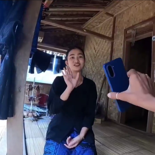 vlogger indonesia woman