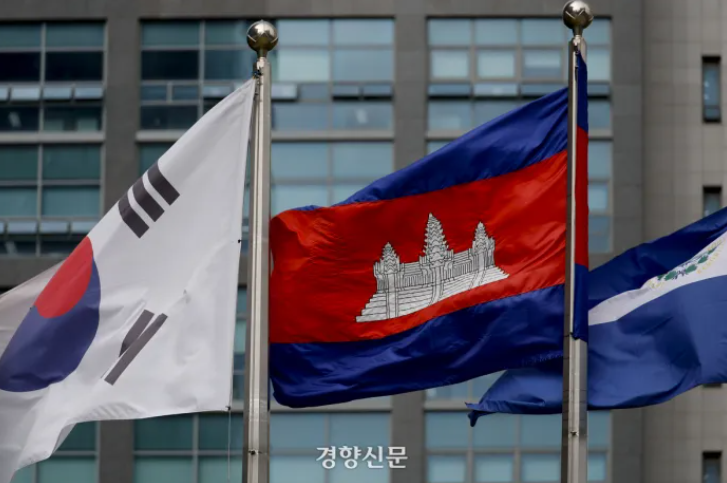 south korean woman cambodia-vietnam