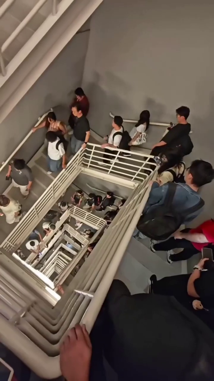 blackout stairs 106th floor crowded