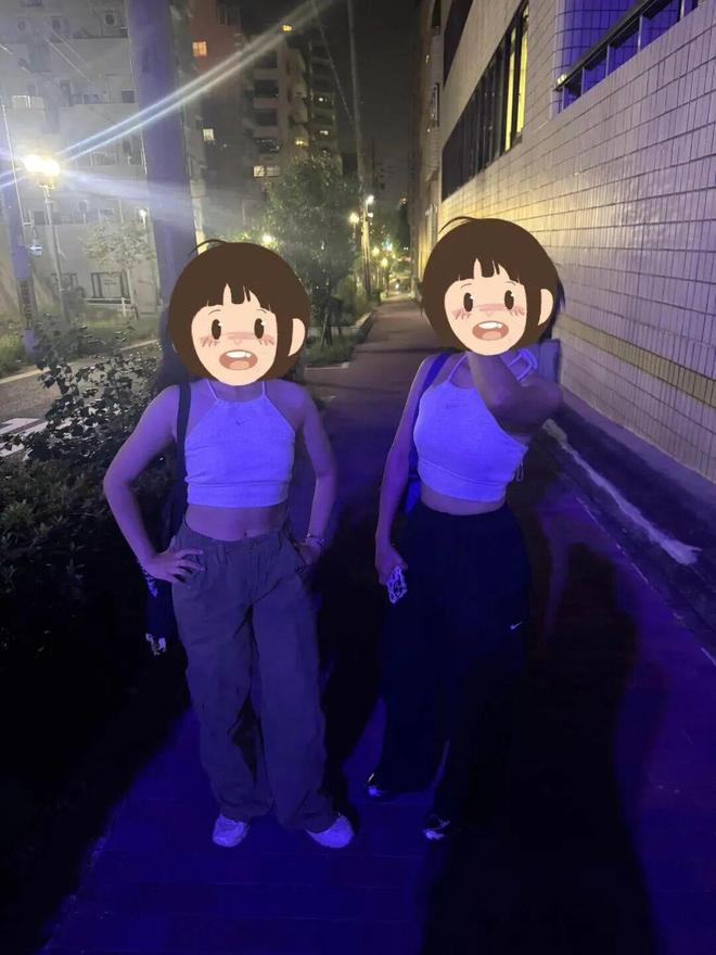 chinese tourists restaurant clothes sporty