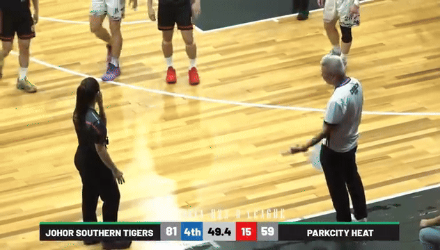 coach injuring female referee (2)